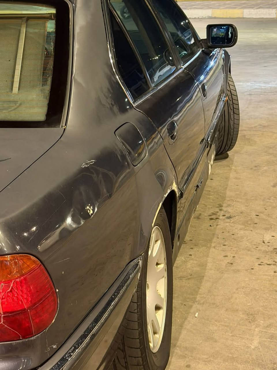 سلام وعليكم
من رخصه الدمن المحترم 
2001اصل اصل 
BMW كاسحه 

السياره جاهزه كير محرك صدر امامي جديد 

شويه الخلفي تعبان متروكه سياره امانت الله 

نقصه صبغ وغرفه فقط رقم بغداد قبل شهر محوله ارقام جديده نكليزي بسمي تحويل ثاني يوم سياره ما محتاجيه وريد نبيعه سعر 65وبيه مجال للشراي الاستفسار ***********

مكاني واسط مركز المدينه
