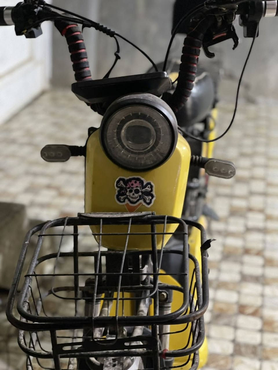 فوول ماوسەفات  بۆ فۆڕشنت
شاشە ئایپات 
بەس پا تری کانیی کز بوونە پێستێ بە گۆڕینه 
400هه زاری پێدراوە   نرخیی 100هه زار قفل 
شوێن بازیان  بۆ پە یوەندی کردن ***********
