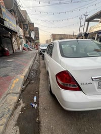 نيسان تيدا • ١٦٠٠ • ضربه خلفي