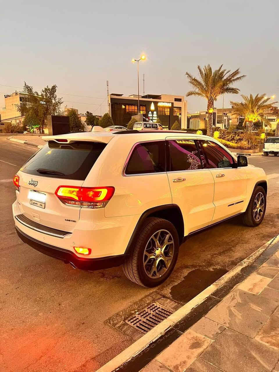 لمتد بلس خليجي ٢٠١٩
ماشية ٩٨٠٠٠km
مكفولة من الصبغ بيها بارد فقط بسيط  مع ٤ رصعات حالوب
السعر ٢٥٠ $
***********
