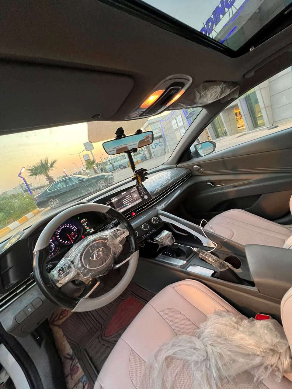 السلام عليكم
النترا خليجي وكاله 
موديل 2023
فول فول
رقم اربيل
هزة وفحص جديد ثاني تحويل
ضررها فقط حافت باب خلفي صور مال حادث بين صور
موصفاته
فتحة
بصمه
تشغيل عن بعد
داخل كريمي
كشن جلد
ردار
اتو ستوب
تحديد السرعه
سياره حييل نظيفه
مكان سياره اربيل معرض اربيل كارس
سعرها 153
***********
*********** أربيل, العراق
