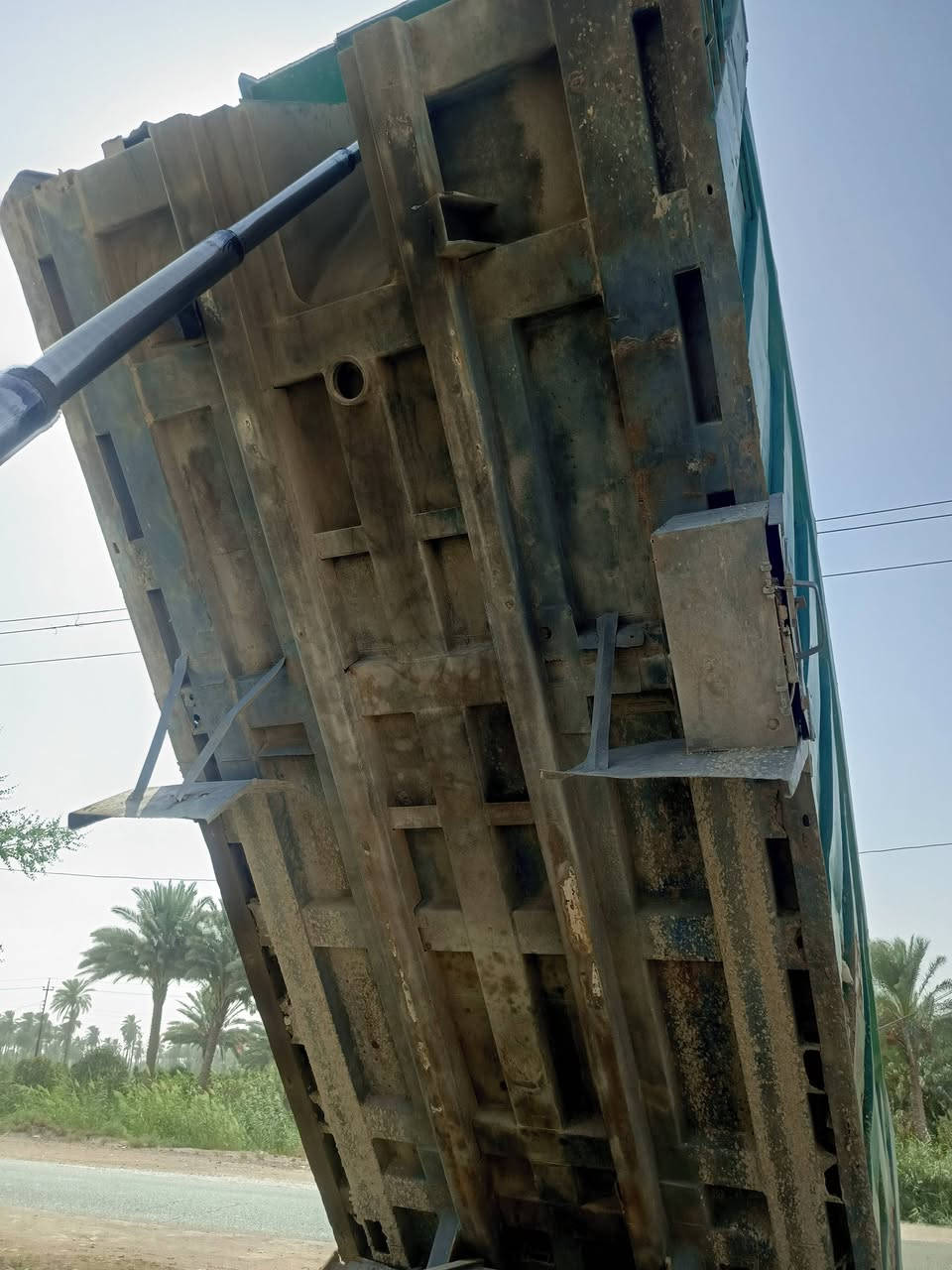 للبيع بدي واقع حال الطول 5متر وعشره سانتيم راجع أربعين للاستفسار اتصال ***********..اسيا ***********السعر15ورقه وبي مجال للشراي كاعيه البدي جديده والونج جديد بلباكيت فقط خياس بسيط بلجوانب
