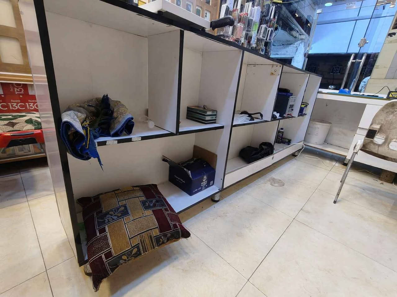 ميز او عارضه للبيع الارتفاع متر والطول 3 والعرض 30سم

 تواصل *********** عمارة, ميسان
