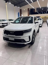 للبيع  كيا سورينتو 2023  ضمان الشركة الدوليه على ايد وحده من الزيرو سي...