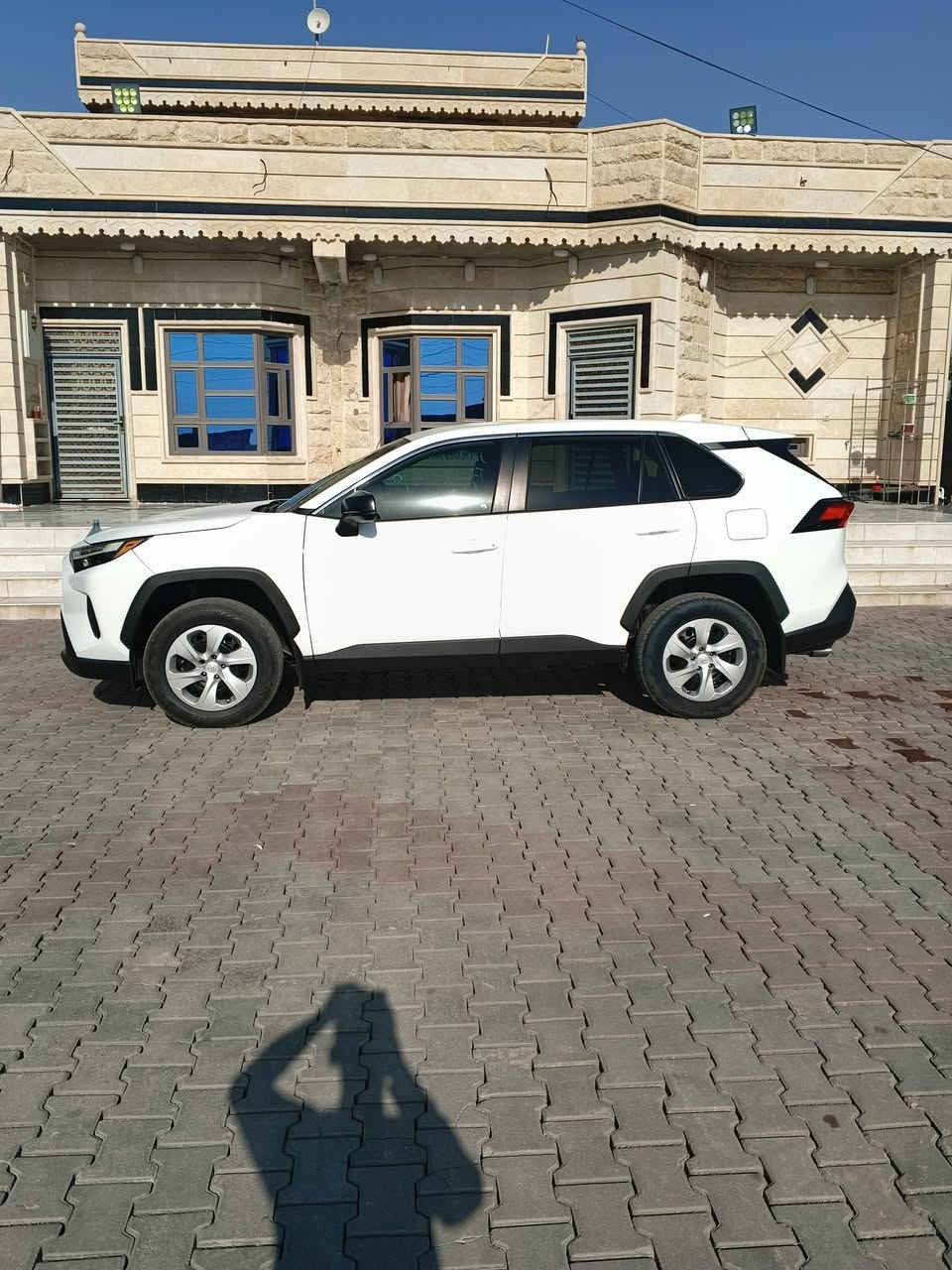 السلام عليكم
راف فور 
لون ابيض
مواصفات LE
سويچ 
السعر 220
وبيها مجال 
يرهم مقدمه زينه
الضرر غرق تعمل وتسير 
السيارة جاهزة 
محرك گير شرط كهربائيات كلها شغاله
 ماشيه 11الف
منفيس بأسمي 
المكان الزاب قرية اصبيح

للاستفسار الاتصال على***********
