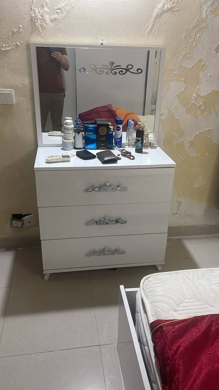 غرف نوم ٦ قطعه سعر ٢٧٥ الف ويا شده نقل داخل اربيل مجاني شراي يجي خاص ***********
