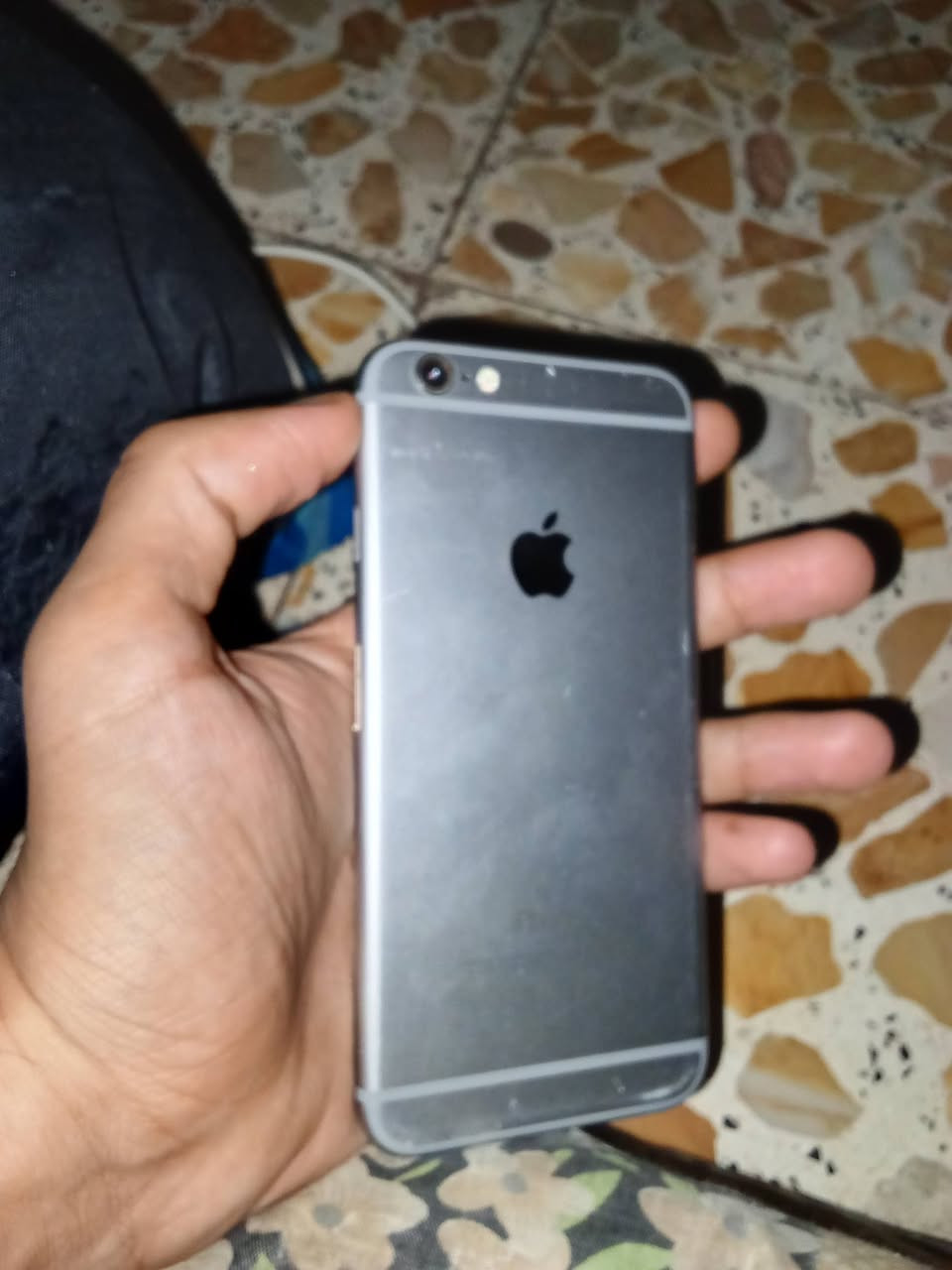 وين اليدور حار ومكسب وطيب ونصيف  ايفون 6بطاريه 89مامبدل كلشي مكفول كلشي شغال عده الخط واكف مراوس او بيع شرط النضافه ***********

نص مكتوب في الصور:
- ٧٩%
- لا يوجد SIM
- ٣:٠٣ ص
- البطارية
- حالة البطارية
- معرفة المزيد...
- كما هو الحال مع البطاريات القابلة لإعادة الشحن، بطارية الهاتف قابلة للاستهلاك وتصبح أقل فاعلية مع الوقت.
- الحد الأقصى للقدرة
- هذا قياس لقدرة البطارية مقارنة بقدرتها عندما كانت جديدة. قد تتسبب القدرة المنخفضة بتقليل ساعات الاستخدام بين عملية الشحن والأخرى.
- أقصى قدرة للأداء
- تدعم بطاريتك حاليًا الأداء الطبيعي وقت الذروة.