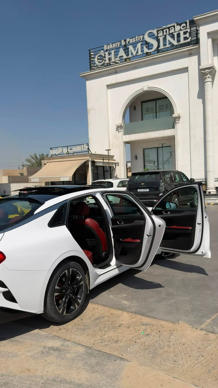 السلام وعليكم 
عندي k5 gt line 2023 للبيع 
السيارة بنوراما
راداار امامي خلفي وجانبي 
اشاير ب مري 
كشنات جلد احمر 
نقطة عمية 
تحكمات ستيرن كروس وقيادة ذاتية وتحديد مسار 
كير ٨ نمر و٤ وضعيات قيادة 
شاشة كبيرة ولمس وبيها كاربلي واندرويد اوتو ونظام خرائط
السيارة بصمة وتشغيل عن بعد 
السيارة 1600 تيربو  
ماشية 50mil 
حادثها جانبي جاملغ امامي وشوية من الباب والبنيد مصبوغ من امريكا 
السيارة مكانها بغداد الدورة شارع ابو طيارة 
رايدها ب175$$ وبيها مجال …السيارة بأسمي وبيها هزة وبراد مساقطة تريد تحويل تريد وكالة 
للتواصل 
***********

