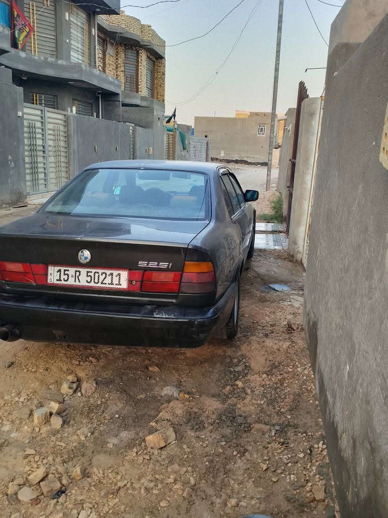 السلام عليكم سياره بيم للبيع موديل تسعين حجم 525سنويه ل 30رقم انكليزي تخم تاير جديد حداديه تبريد شغاله كهربايات شغاله محرك مفتوح كير عادي السعر 38وبيه مجال العنوان بابل الحمزه الغربي رقم الهاتف ***********
