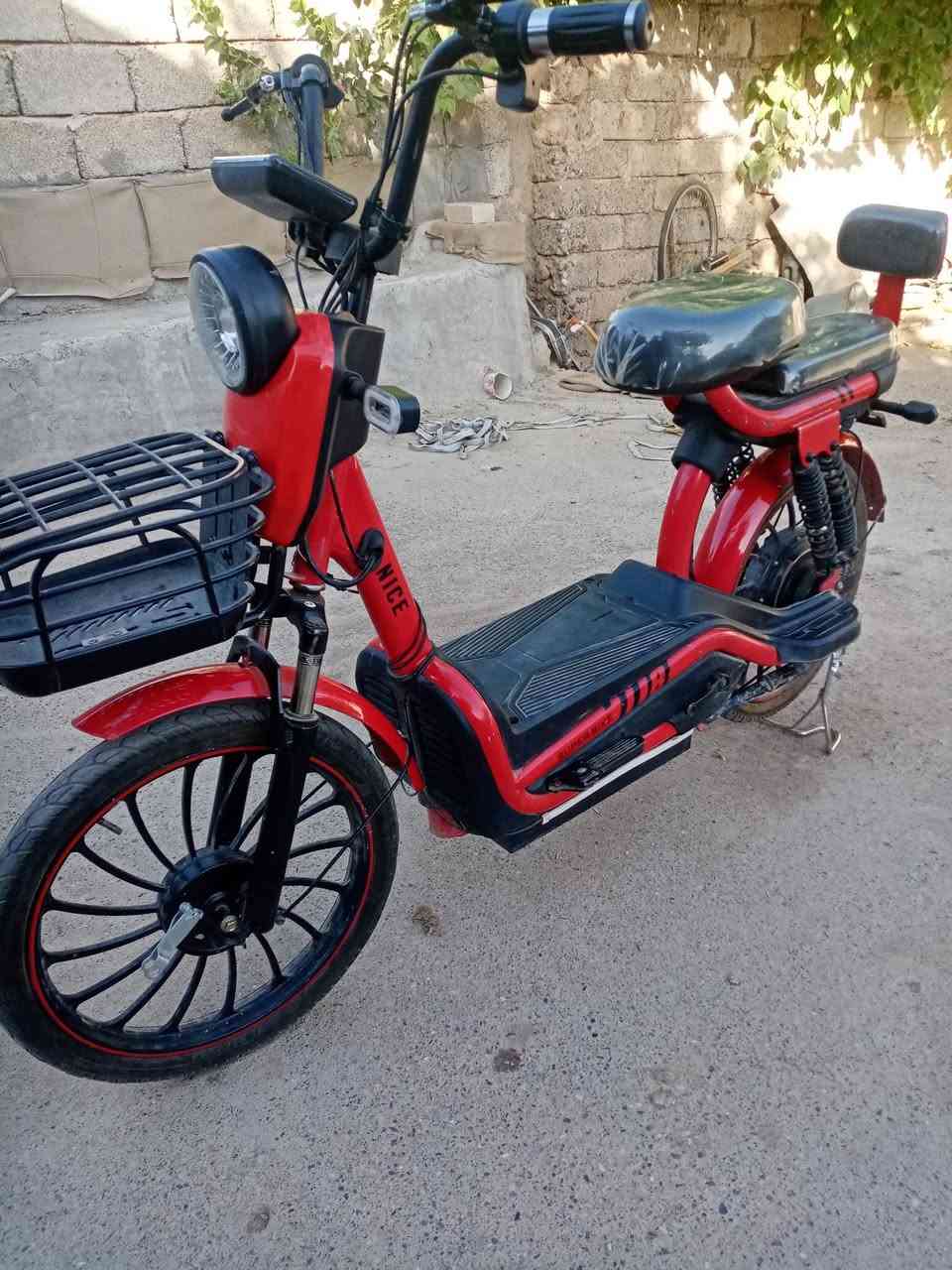 السلام عليكم بايسكل شحن للبيع وضع شركة مامبدل كلشي بي شرط النضافة تشقيل عن بعد كرت عل شاشة السعر ٣٥٠ الاتصال على الرقم ***********
