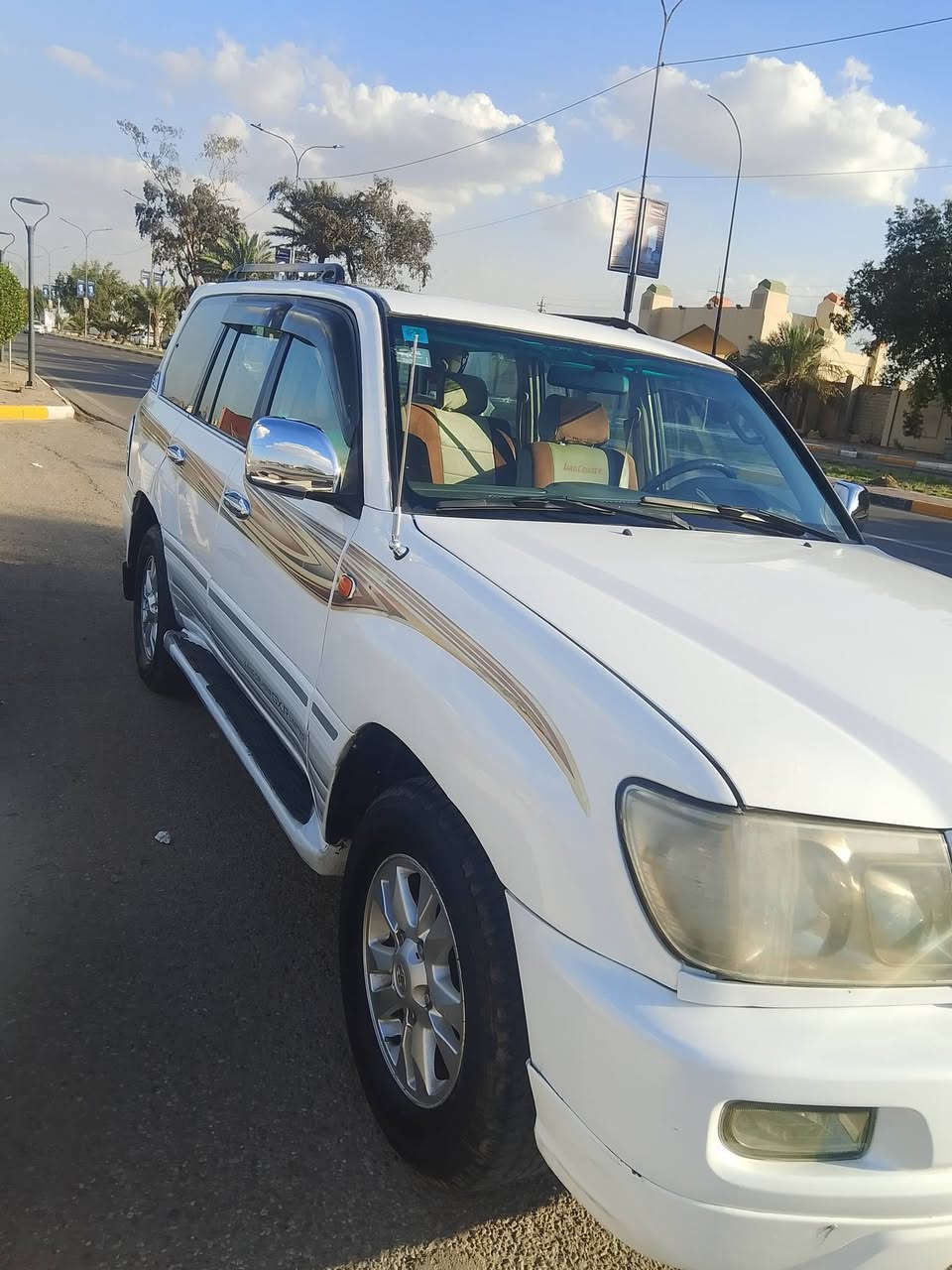 مصبوغ عام بدون قلبه
المحرك: 6 سلندر 4500
محرك وكير مكفولات
فول مواصفات – 7 ركاب
المواصفات:
3 قطع تبريد
فتحة سقف
دواخل صاج
هوك خلفي
دبل تانكي
ثلاجة بالكونسول الوسطي
قير أوتوماتيك
شاشة كبيرة
لايتات زينون
كامرة خلفية
مواصفات إضافية أخرى
السيارة تبريد ممتاز
البطارية والتواير والكهربائيات كلها مكفولة
رقم بغداد الدولي – باسمي (شرط التحويل)
سعر 120
مكان السيارة: بغداد
للاستفسار: ***********
