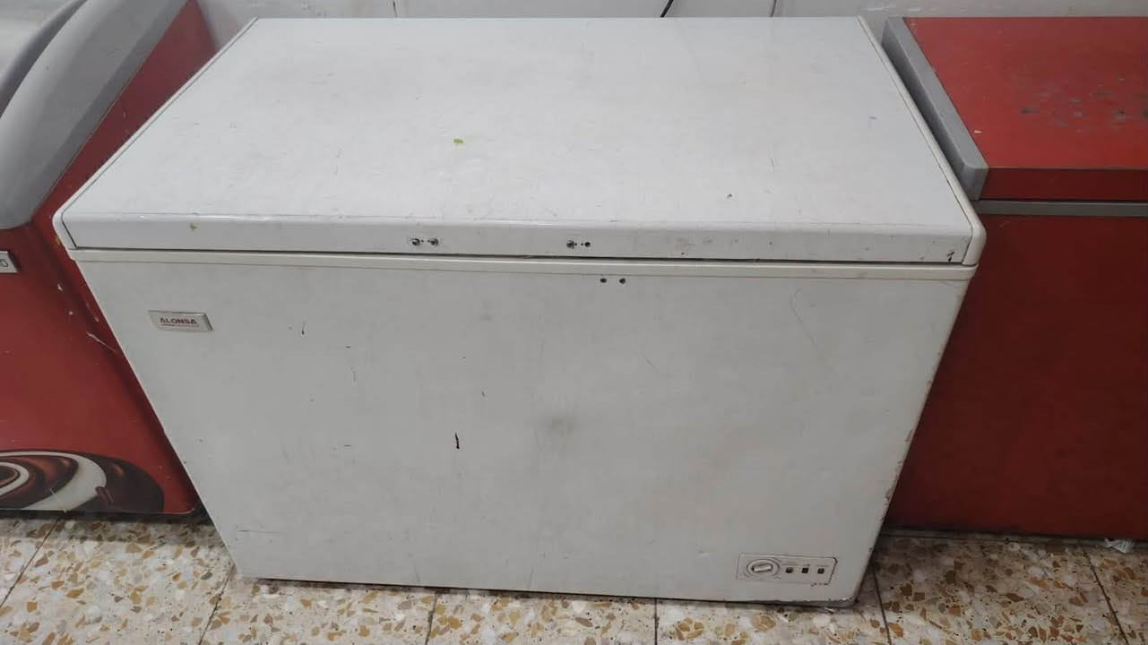عارضة ومجمدة للبيع للأستفسار ***********
