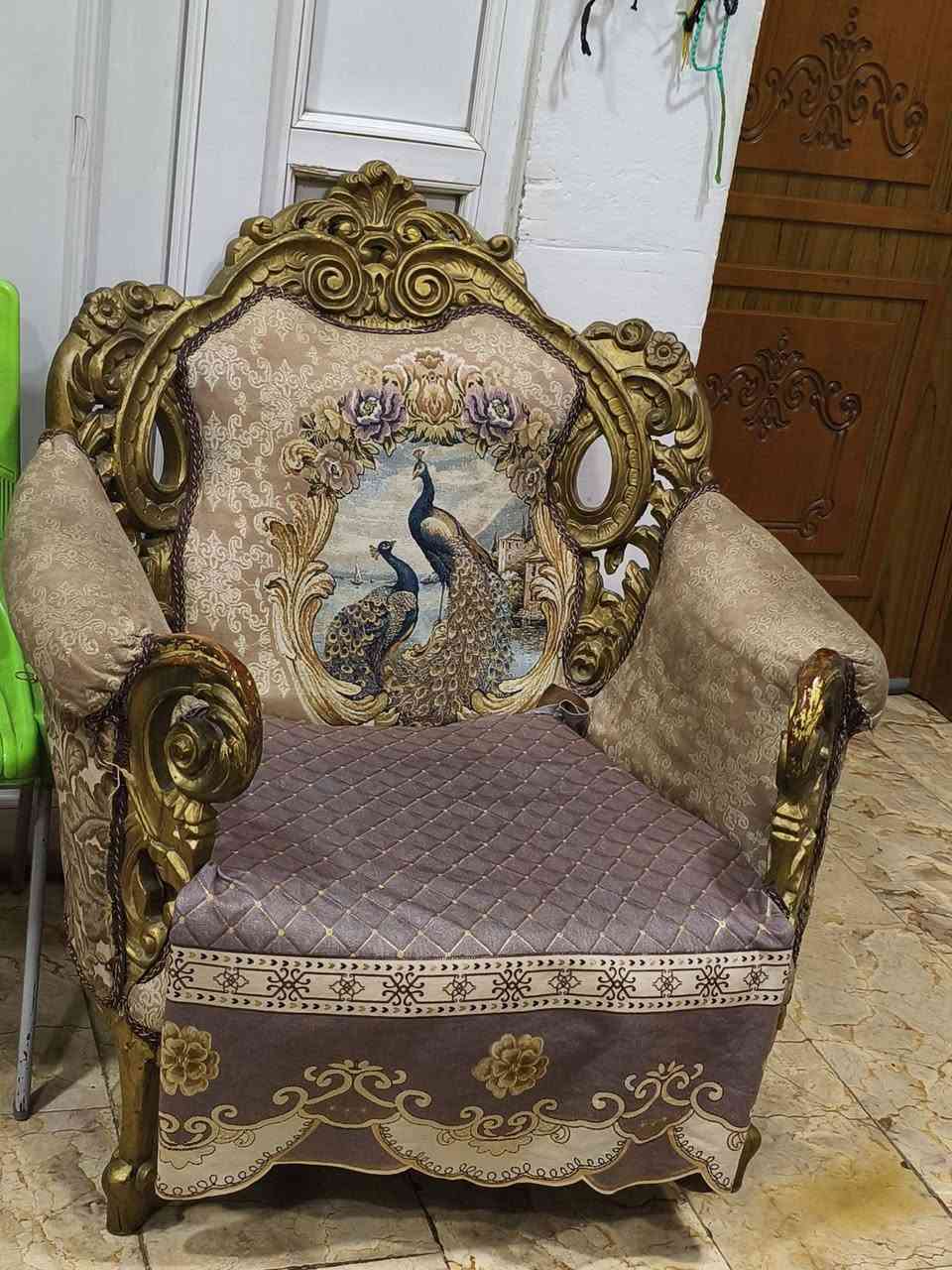 السلام عليكم للبيع تخم دمياط مصري خشب زان حفر 7 قطع السعر 400 وبي مجال متواجد خاص و اتصال ***********

