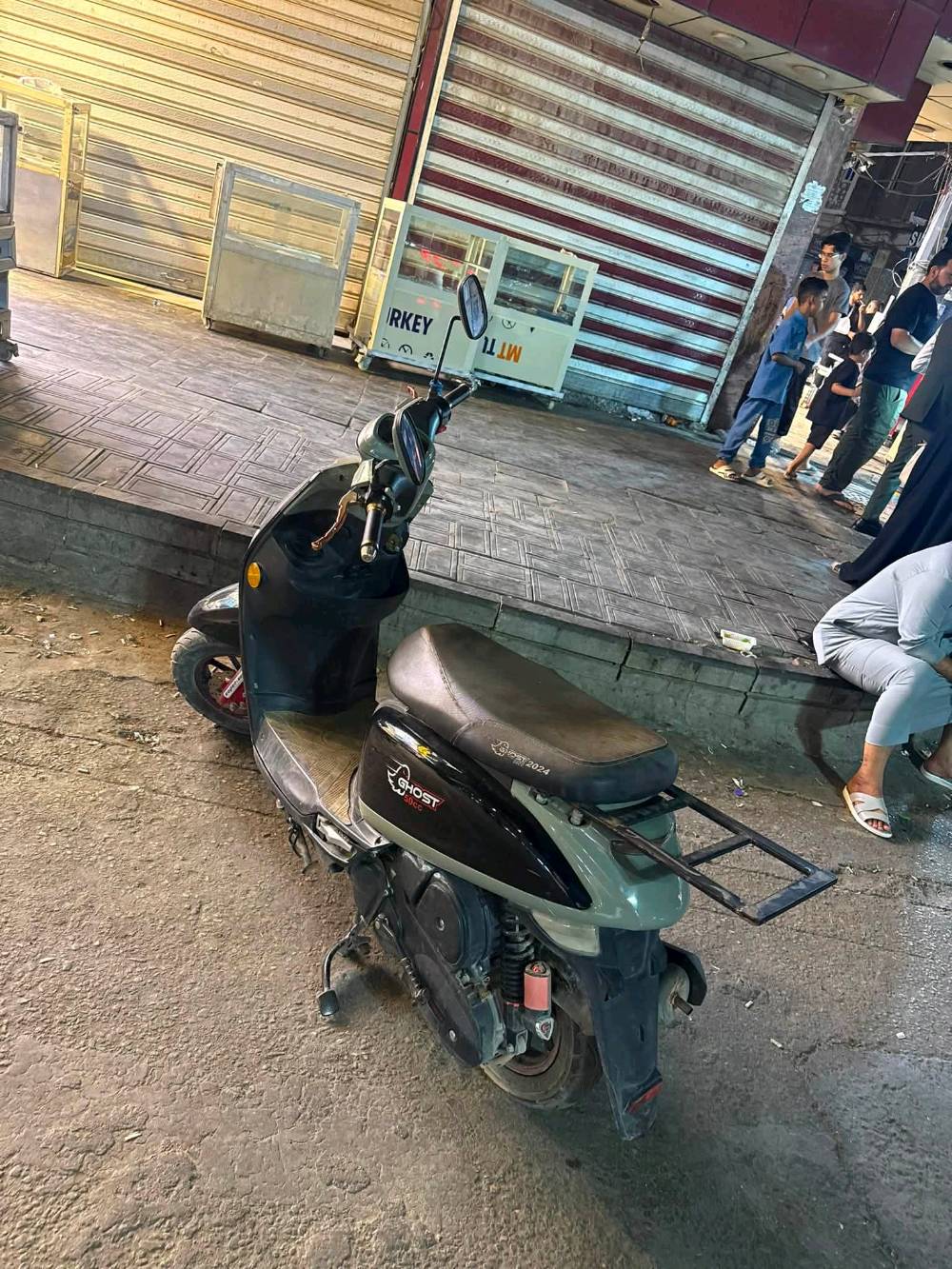 بوليس • صيني • بالخدمة
