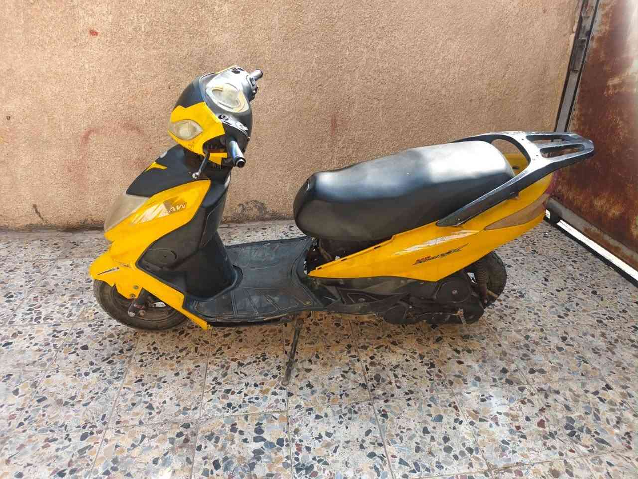دراجه سكنس للبيع سعر 225 بيه مجال عنوان ابوخصيب راسل عله هاذ رقم *********** لو ما زنجر
