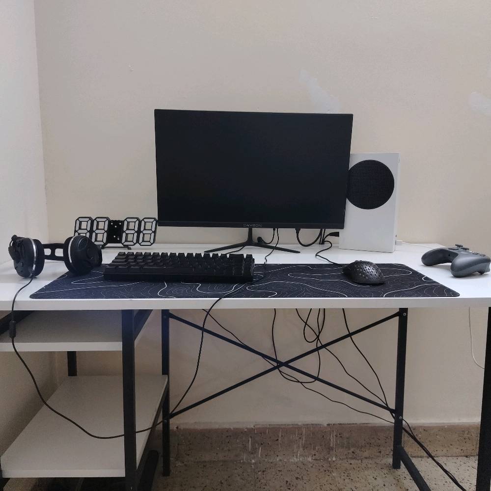 مكتب للبيع 🎮

مكتب مرتب وحلو، استخدمته للجيمنج والدراسة، ومساحته زينة للكيبورد والماوس واللابتوب أو الكمبيوتر.

الصور مرتبه عليه سيت أب للجيمنج حتى يبين شكله، بس طبعًا بعًا المكتب ينفع للدراسة أو الاستخدام العادي همين.

ملاحظة: الرف الأخير مو مثبت بمسامير، أنا مثبته بهالشكل فقط، وتكدر تثبته بالطريقة اللي تناسبك.

 السعر 25 ألف دينار

اللي مهتم يراسلني خاص.