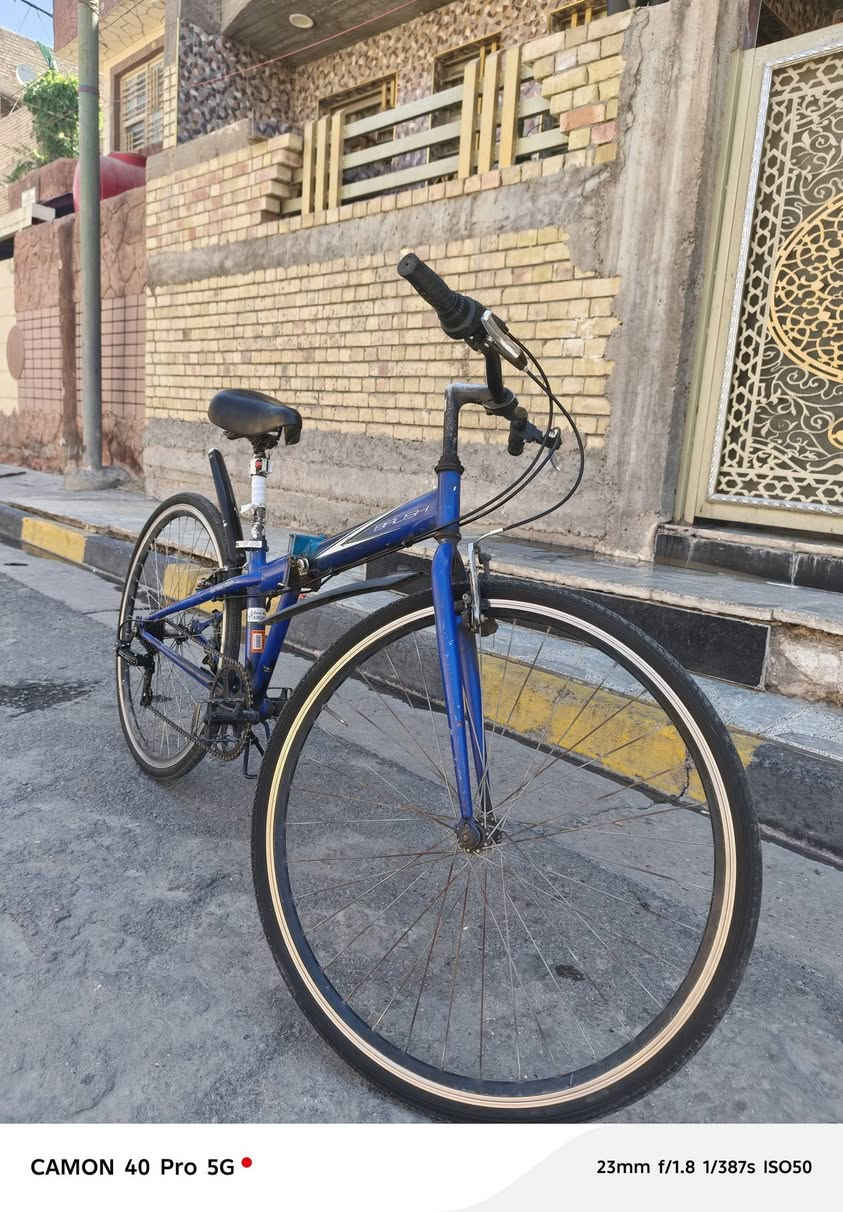 سلام عـلـيـكـم 
بايسكل. c700كامل مكمل من كل نواحي
بريكات أمامي خلفي سبع نمر البايسكل تجي وتشوف نضافته بعينك يله تاخذه رأيده ب70 وبي مجال والمو شراي لا يتعبني  ***********
