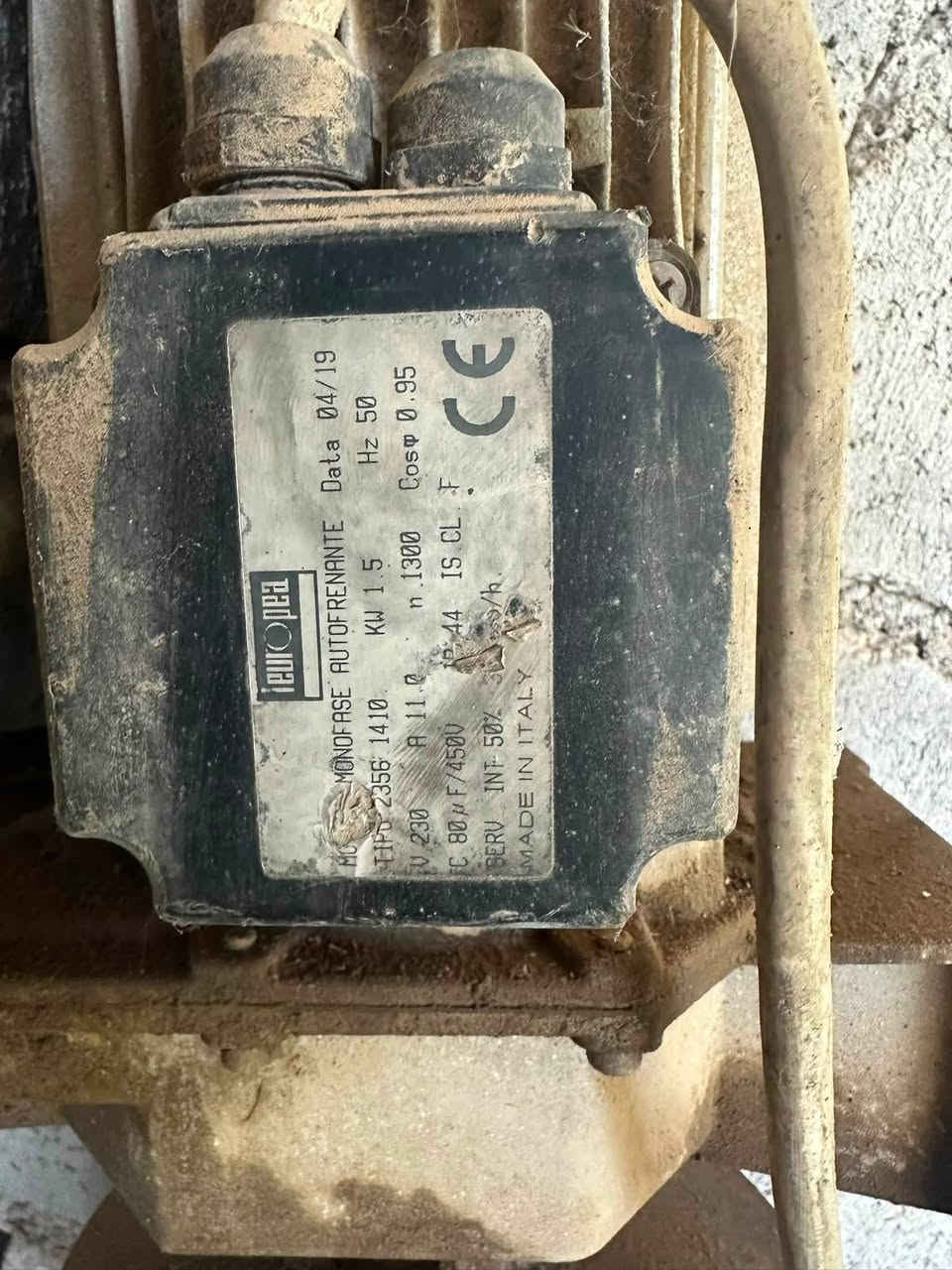 ونج ايطالي للبيع شغال كل عيب مابي العنوان ديالى 
***********
