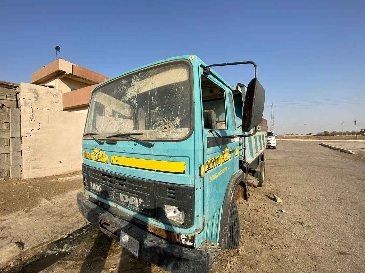 ئەم قەلابە بۆ فرۆشتن  بۆ تەحمیر و سکراب بەکەلک دێت  
ژمارە تەلەفۆن ***********
