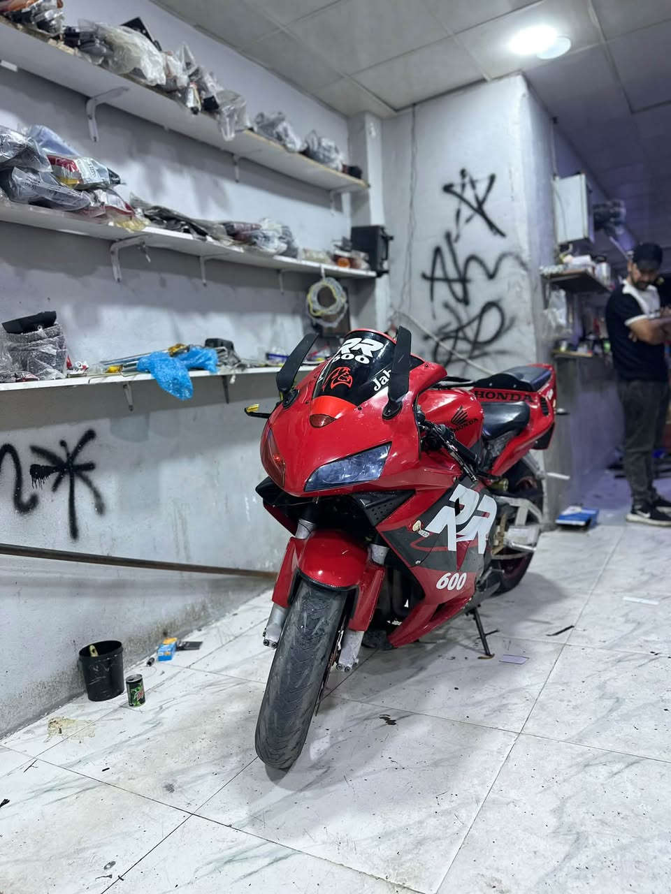 ‏سلام عليكم عندي بطح للبيع محرك600 RR موديل 2006 ما طور نص محرك مفتوح  ناوزل بلاك جديد بطارية جديدة حمامة ثابت  ￼ الاستفسار اتصل على الرقم 
***********
***********￼￼
