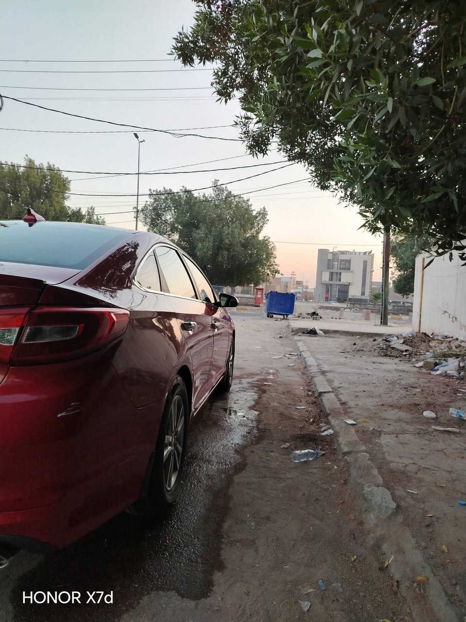السلام عليكم 
سوناتا موديل 2017امريكي 
سياره جاهزه من كلشي 
بيها قطعه صبغ باب خلفي وبنيد 
تبريد ثلج ❄️❄️
كير مكينه عل وضع اشركه شرط  خير من الله 
حداديه حلوه 
سياره مالت جناي
رقم أربيل باسمي هزه جديده سنويه ل 2030 كلشي جديد تريد تحويل او وكاله 
سعر 112ورقه 
مكان سياره بابل  محاويل 
تواصل ***********

نص مكتوب في الصور:
- HONOR X7d