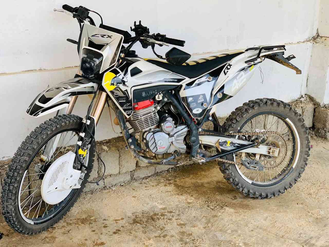 السلام عليكم قفاز للبيع crx 2025 محرك 350 الموطور نضيف درجه أوله الدراجه تشتقل بس تطفي اله ناريتو قويه بس يشتقل و يطفي هاذا خللو بس السعر مليون 75 وبيه مكاني جنوب الموصل قرية الحود مجال الشراي يتصل او يدخل خاص *********** تحياتي
