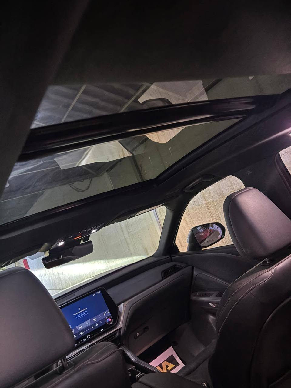 السلام عليكم اخواني الاعزاء...
عندي لكزز TX350 فول مواصفات موديل 2024 لون ابيض رقم سليمانية مكفولة كفالة عامة من الصبغ والبارد والشخوط وماشية 43 الف كيلو ومكانها بغداد - المنصور ..
بانورما ..
كشنات كهرباء ..
طوي الكشنات الخلفية كهرباء...
شحن لاسلكي..
٧ راكب...
كشنات جلد ...
صندوق كهرباء ..
رقم الشاصي 5TDAAAB64RS007505
وبصمة ابواب..
محرك 2.4 ...
وباقي المواصفات معروفة...
للتواصل على الرقم 
***********
السعر 52.000 اثنان وخمسون الف دولار...
واسف على الاطالة...
