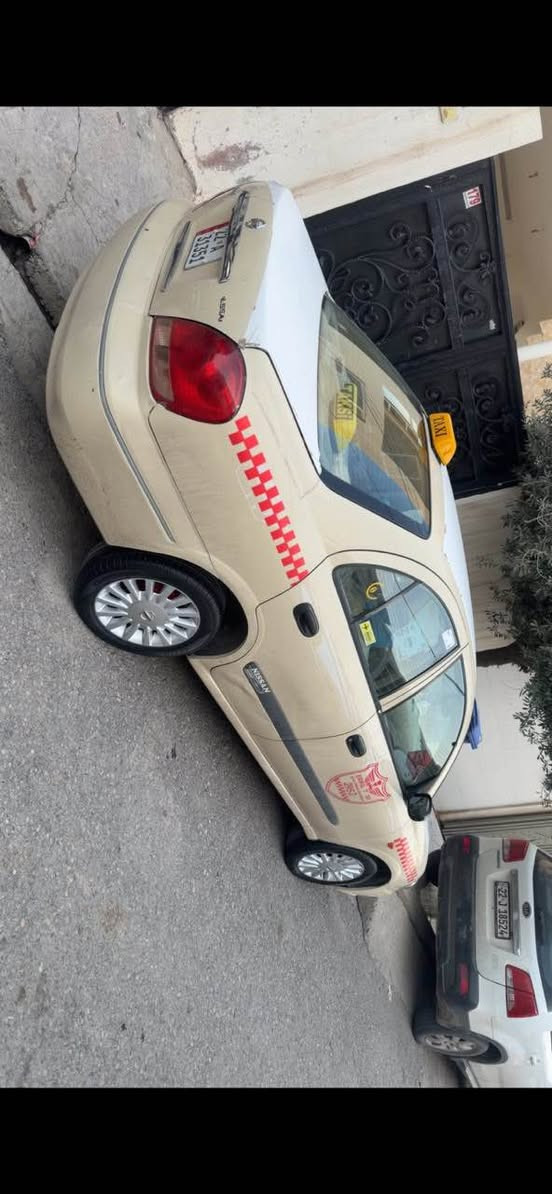 نیسان سەنی 
مۆدیل ٢٠٠٩
رەقەم و سەنەوی تا ٢٠٣١ نوییە 
دوو پارچەی سبۆغ هەیە 
گیر و مەکینە و تەبرید بەشەرت 
موشتەری تیل بکە 
جوابی نامە نادەمەوە 
ژمارەی خاوەنی 
*********** أربيل, العراق
