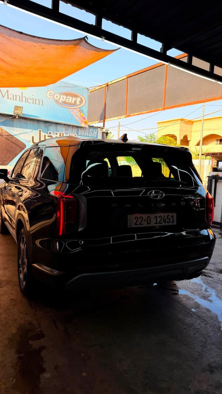 للبيع او مراوس هونداي باليسايد Limited 2023 وارد أمريكي 🇺🇸
بدون ايرباك بدون دواخل ماشيه 46 الف كيلو وليس ميل 
السعر 275 وبيه مجال 

✔️ الفئة: Limited (ليمتد)
✔️ موديل: 2023
✔️ وارد أمريكي
✔️ محرك V6 سعة 3.8 لتر بقوة 291 حصان
✔️ ناقل حركة أوتوماتيك 8 سرعات
✔️ شاشة معلومات وترفيه 12.3 إنش
✔️ كاميرات 360 درجة
✔️ شاشة عرض على الزجاج الأمامي (HUD)
✔️ فتحة سقف بانوراما مزدوجة
✔️ مقاعد جلد كهربائية مع تدفئة وتبريد للمقاعد الأمامية، وتدفئة للمقاعد الخلفية
✔️ ذاكرة لمقعد السائق
✔️ شاحن لاسلكي للهاتف
✔️ نظام صوت Harman Kardon الفاخر
✔️ Apple CarPlay وAndroid Auto
✔️ تشغيل بصمة ودخول ذكي
✔️ باب خلفي كهربائي
✔️ حساسات أمامية وخلفية
✔️ مثبت سرعة ذكي (Adaptive Cruise Control)
✔️ نظام المحافظة على المسار، مراقبة النقطة العمياء، وفرملة الطوارئ الذكية
✔️ جنوط ألمنيوم قياس 20 إنش
✔️ تتسع لـ7 ركاب (مقاعد كابتن في الصف الثاني). (Edmunds)

السيارة بحالة ممتازة وجاهزة للفحص.
للاستفسار والمزيد من التفاصيل يرجى التواصل على الخاص أو الاتصال. ***********
مكان السيارة الرمادي
