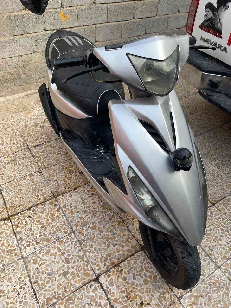 سلام عليكم ماكس مضلع حلوه وجديده مكينه مامفتوحه نضيفه بلاديه مكينه  حلوه نعومه دراجه شغاله كهربائيات كلها شغاله  سعر 600 وبيه مجال ***********
