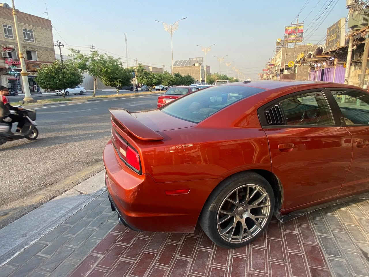 سلام عليكم
جارجر 3600 SXT  للبيع او مراوس 
موديل 2013
لون مميز وبالحقيقه كلش حلوه  
السياره 3 قطع صبغ 
كير طياره مكينه صار سبوعين مبدلهه وبعدني حته ما مصفرهه جديده 
تبريد ثلج
حداديه نص عمر 
فول مواصفات 
فتحه
كشنات تدفئه 
دمام خلفي بلادي 
سستم صوت
كروس 
ويل 20 جديد 
الشاشه محدثه srt 
دوسsrt
مراوح مزوده هيلكات
السياره رقم انكليزي سنويه لل30 هزه جديده باسمي
السعر 135 وبيهه مجال 
للاستفسار *********** مكاني كربلاء
