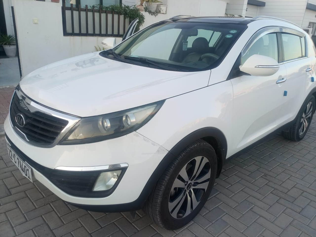 للبيع فقط بدون مراوس 
كيا سبورتج موديل 2012 فول فول مواصفات بصمة تحكمات بالستيرن فتحة سقف كامرة خلفية حساسات كشنات كهربائي كشنات جلد كشن تدفئة مع تبريد كشنات مساج + ثلاجة داخلية مانع انحدار ومانع تزحلق ماشية 177 الف كيلومتر رقم اربيل الجديد بأسمي سنوية وهزة وبراد كله جديد تريد تحويل او وكالة حاضر بيها كوبون بانزين مكاني قضاء كلار 
السعر 138 
للتواصل الاتصال عالرقم 
*********** كالار, السليمانية
