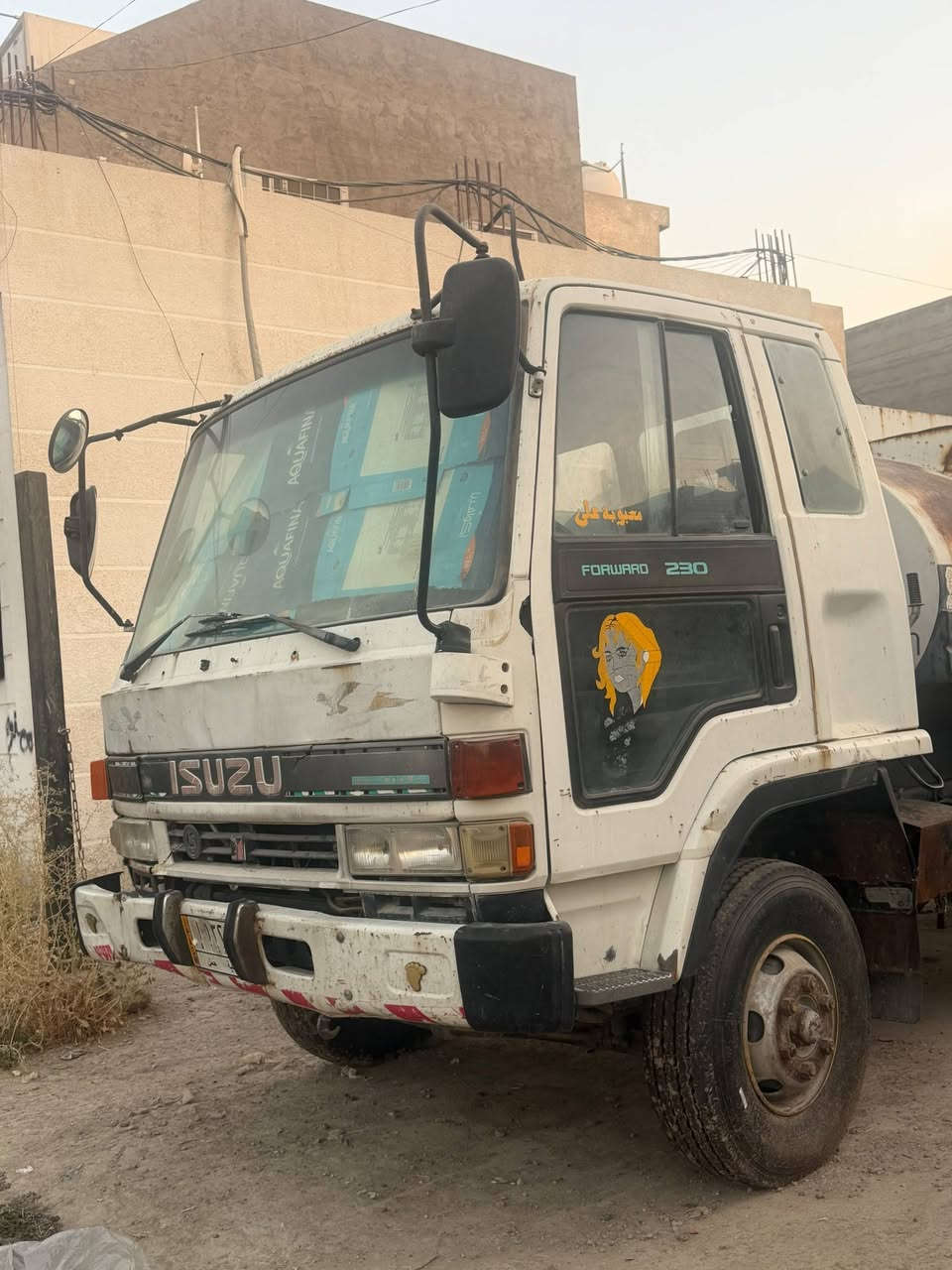 السلام عليكم للبيع سياره ازوزه حمولة ٩ ونص تخم تايرات جديد موديل ٢٠٠للاستفسارلرقم ***********
