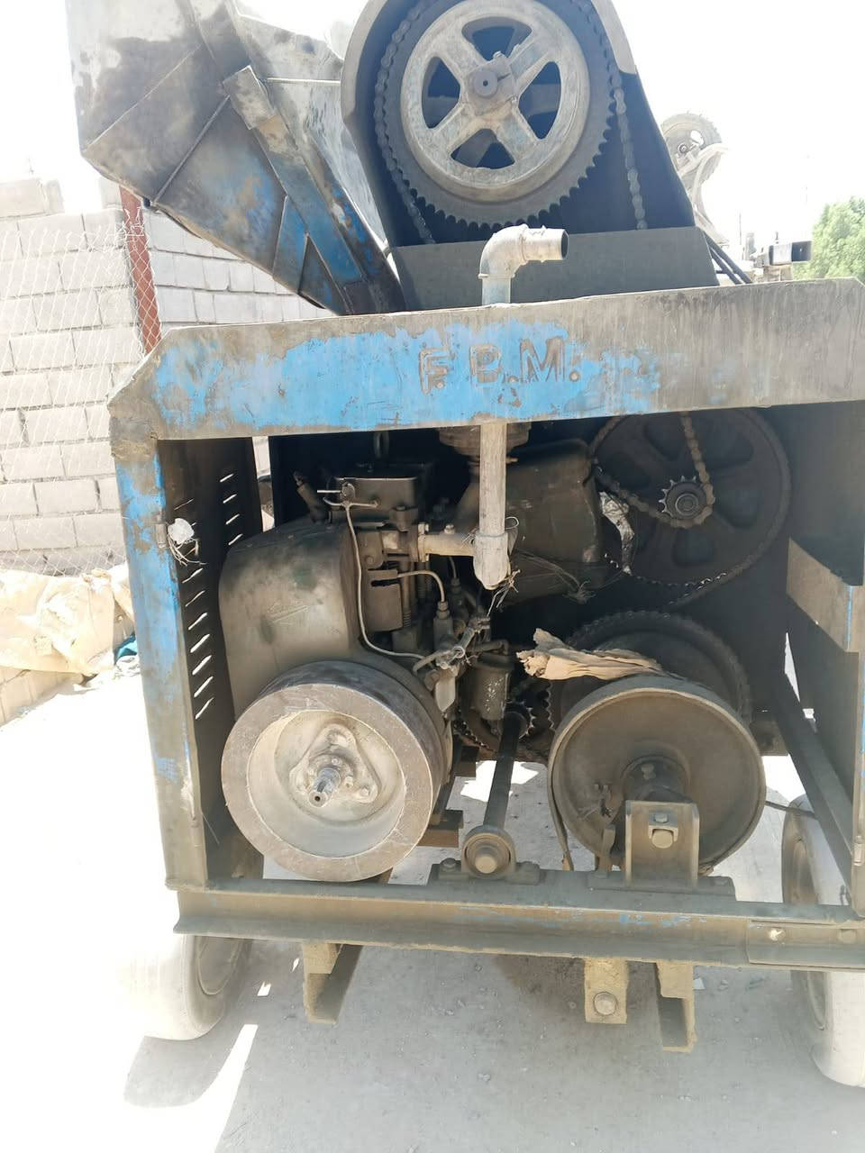 سلام عليكم خياطه للبيع جاهزه سعر مناسب ***********

