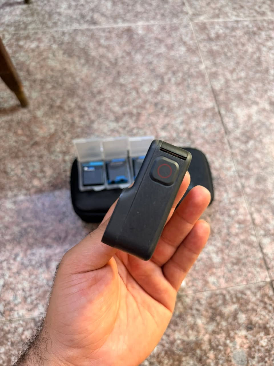 السلام عليكم 
كامرة كو برو 8
 بطاريات عدد 3 
شاحن بطاريات
جنطة اصلية

الكامرة نضافتهة موضحة بلصور و الله شاهد استخدام قليل
و البطاريات 3 مجرد مشحونات غير مستخدمات والشاحن مستخدة مرة لو مرتين

العنوان بغداد المشتل 

***********

والي يحب يعرف مواصفات الكامرة يراسلني او يتصل
