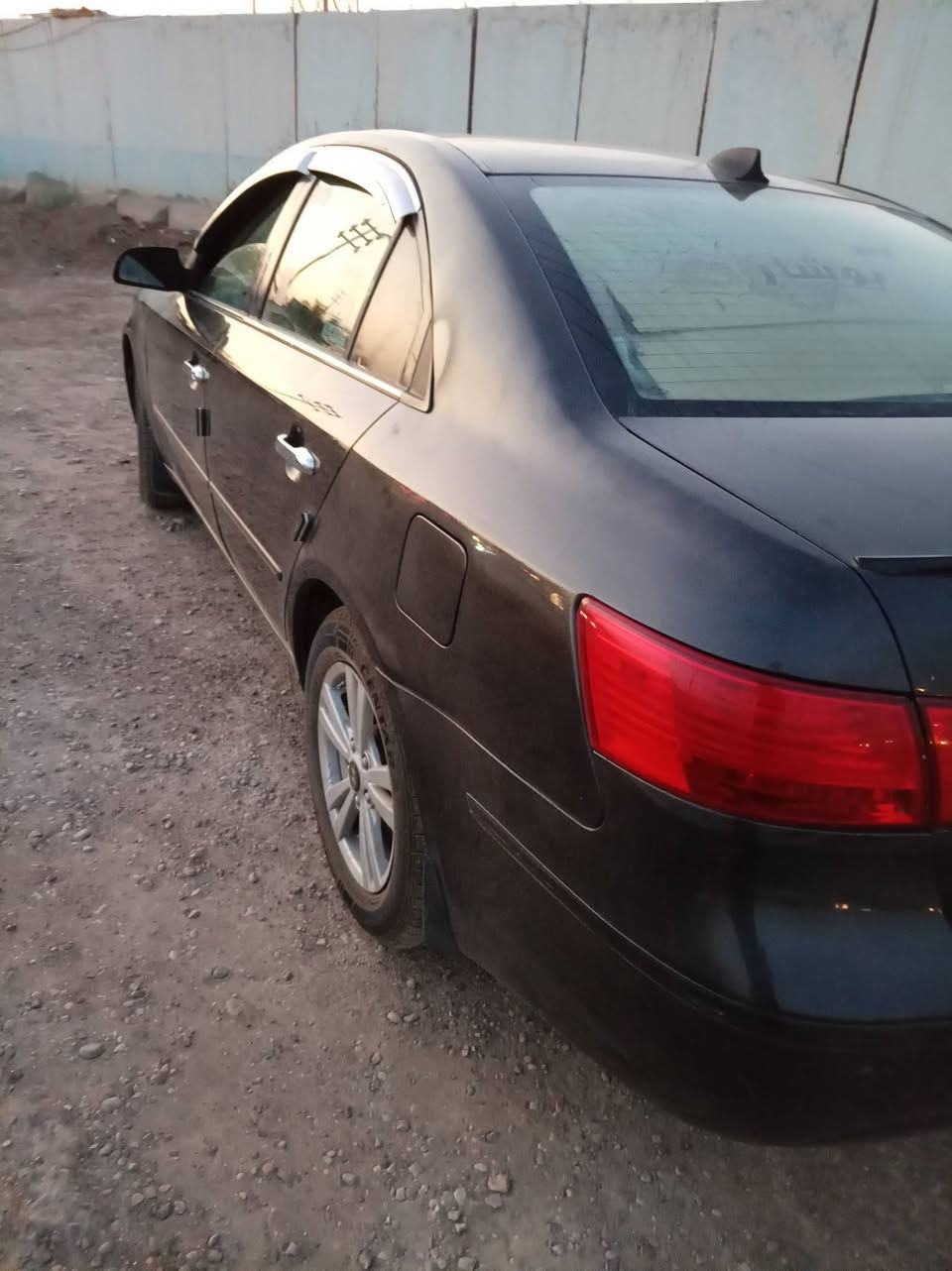 سوناتا أمريكي محرك 2400 دوش صبغ قطعتين جاملقات خلفي بدون دواخل سعر 100$ واتساب ***********
