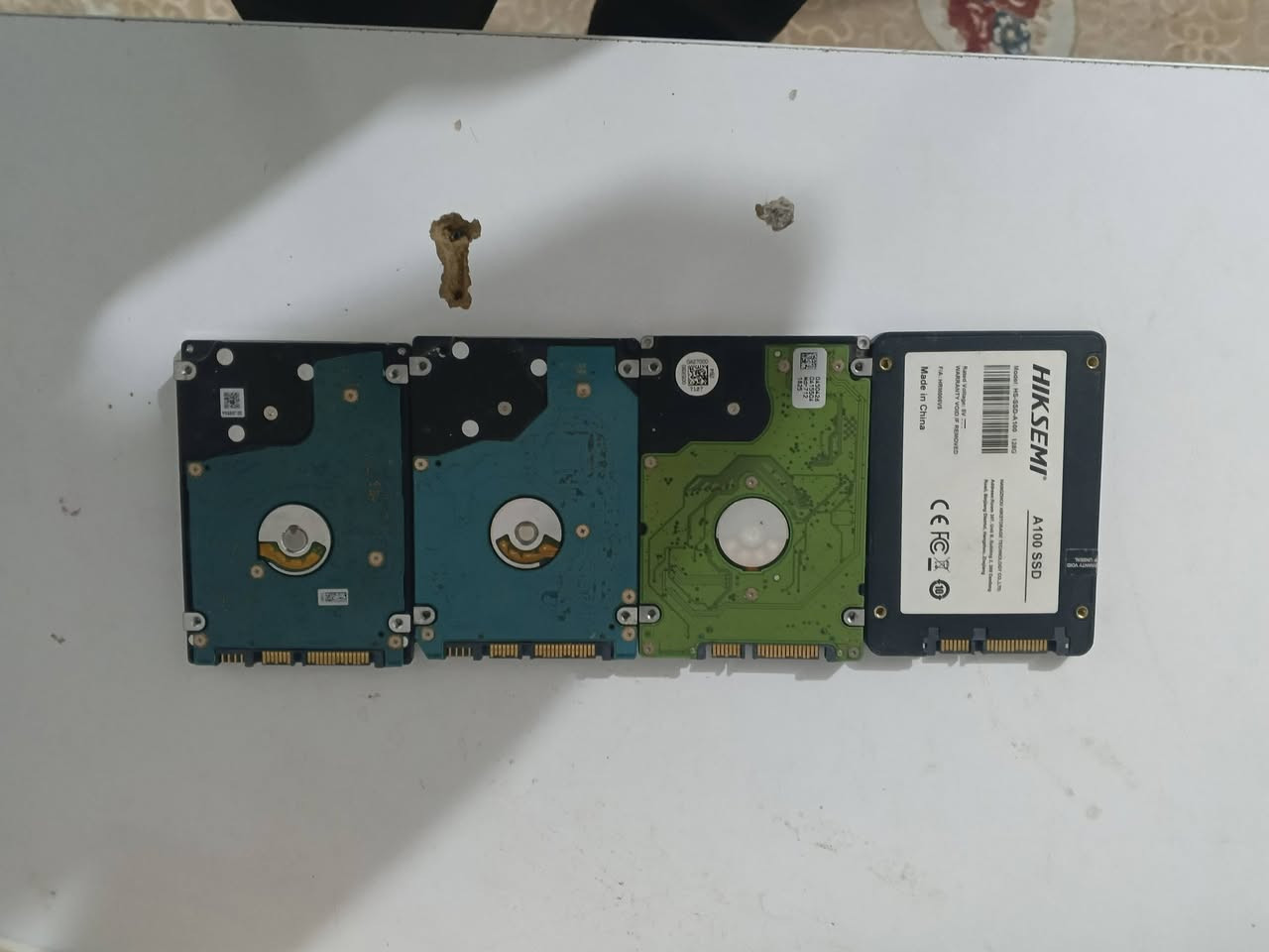 سلام عليكم هاردات للبيع 
1 . هارد 128 ssd
2. هارد 500 hdd
3. هارد 350 hdd
4. هارد 50 hdd 
انطيني سعرك واخذهن مكاني نجف حي الميلاد مزرعه سيد علي 
الهاردات كلها شغاله رقمي ***********
