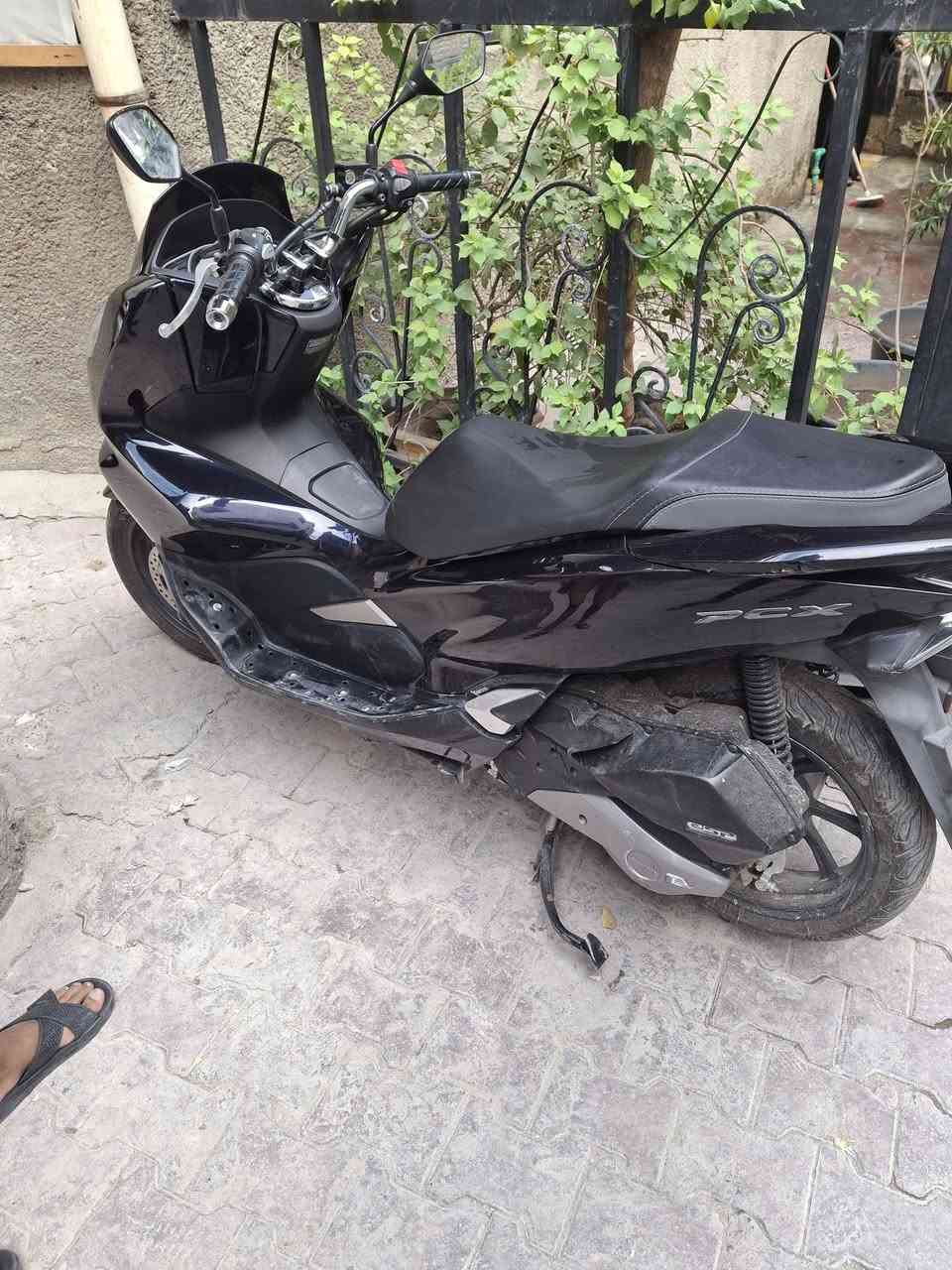 سلام عليكم PCX جيل الثالث ياباني
صار عشرين يوم من اخذتها رمبه
الدراجه بحاله الوكاله وياها منفيسهة
وبيه شاشه  الدراجه  كفاله حته من الطسه
حساس ازدحام✅
حساس ستان ✅
الدراجه كفاله من التاير للتاير اي نقص مابيه  
وشرط الضمان 
ماشية ٩٠٠٠ حقيقي 
السعر ٢٢ بيها مجال بسيط مكاني بغداد
للتواصل ***********
