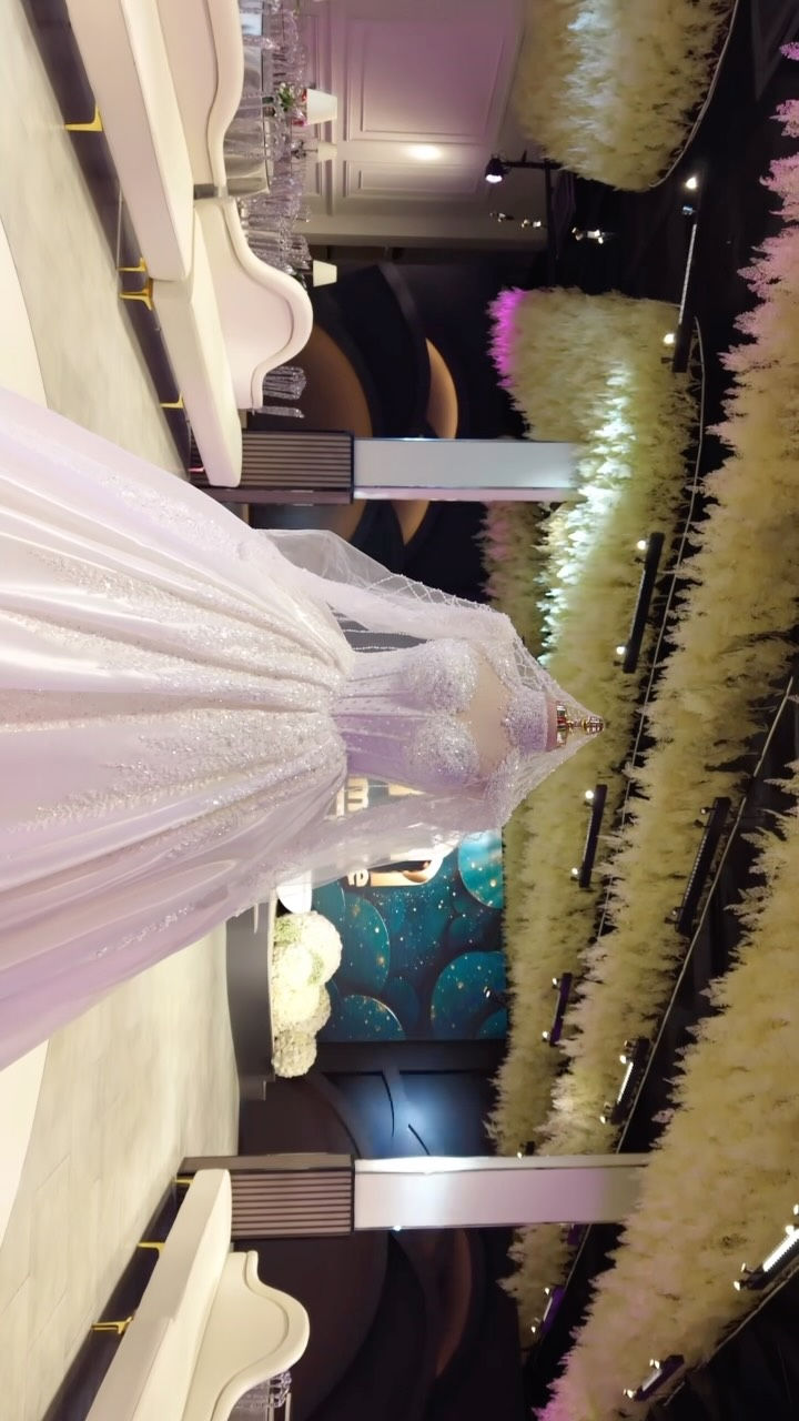 ⁨	⁨	الجلسة القوية ويه الكروب القوي ❤️‍🔥
القاعة الجميلة (‪‪@empire__hall‬‬ )
الصالون الجميل‪@tapark.makeupartist‬st‬st )
التصوير ا‪@ruby.company2‪@aya.ahmed_ph‬med_ph‬med_ph )
الفستان أ‪@j__hsn‬‪@6.cdy‬sn‬‪@6.cdy‬y‬sn  @6.cdy )⁩

#ازياء_موضه #dress #زفاف #اكسسوارات #تيجان ماسكات تصماميم اعراس مناسبات حفلات اعياد اناقه مكياج عرسان حفلات تخرج تصميم 
.
dresses dress
dressup dressage
dressmurah⁩⁩
