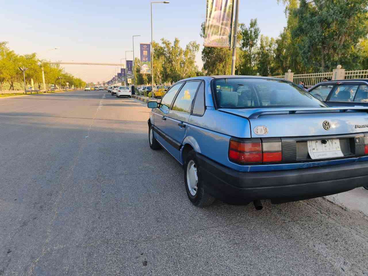 السلام عليكم ورحمة الله 
باسات موديل 1993

محرك 20 ،كابريته ميكانيك، كير عادي،، ستيرن بور، تبريد ثلج المنضومه مال التبريد كلها شد جديد وصيانه مع شحن الغاز جديد بالكامل قبل أقل من شهر، الداخل الغرفة مالها شركه واضح بالصور ما أكو بنضافتها ، كل شي بعده شركة الكشنات والدوشمه مالها السقف والتكم كله تغليف نوع كنتاره، شاشه حديثه وراديو جديد + كامرة خلفيه، سستم صوت وسماعات جديده، كل شي شغال 

السياره معمر كل شي بيها جديد عدا المكينه
مبدل بيها الكير مال گصه جديد لوك 5 نمره + الكلجات + مشط الستيرن وبور جديد مال گصه + لويات ودبلات كامل أماميه مال گصه + طخم أمامي بالكامل جديد + طخم بولبرينات التايرات الأربعة + طخم تايرات قبل شهرين شديته نوعيه درجة أولى + بطاريه كبيره 74 أمبير جديده + منظومة التبريد والتدفئة جديده والراديترات كلهم الداخل والخارج جديد مال گصه، والتدفئة مالها كلش قويه، 

السيارة حلوه حيل ونظيفة، جاهزه من كل شي، كهربائياتها كلها شغاله ما ناقصها أي شي تجي بس تطلع تراي، وشرط التحويل والبصمة تاخذها جاهزة مجهزة سنويه جديده وأرقام صاحت انكليزي عن تجديد السنويه، وأي شي غرامات عليه 

العنوان الموصل 
السعر 47$
***********
رجاءً رجاءً ما شراي وما عندك لا تعلق تعليق سلبي ولا تخابر
