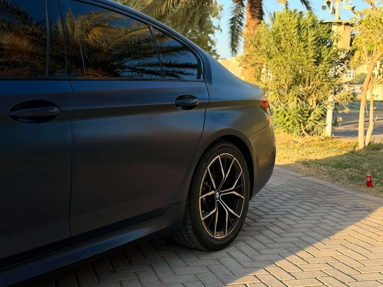 BMW M530i 2023
🔷بيع او مراوس

خليجي وكالة العروش
الماشية 50.000 كيلو 
مغلفة PPF طافي 
فول اعلا موصفات 
🔵ابواب شفط
🔵5 بردات
🔵5 كامرات
🔵رادارات 360
🔵داتا شو
السعر 42.000 دولار بيها مجال 
مكان السيارة كربلاء 
رقم التواصل ***********
