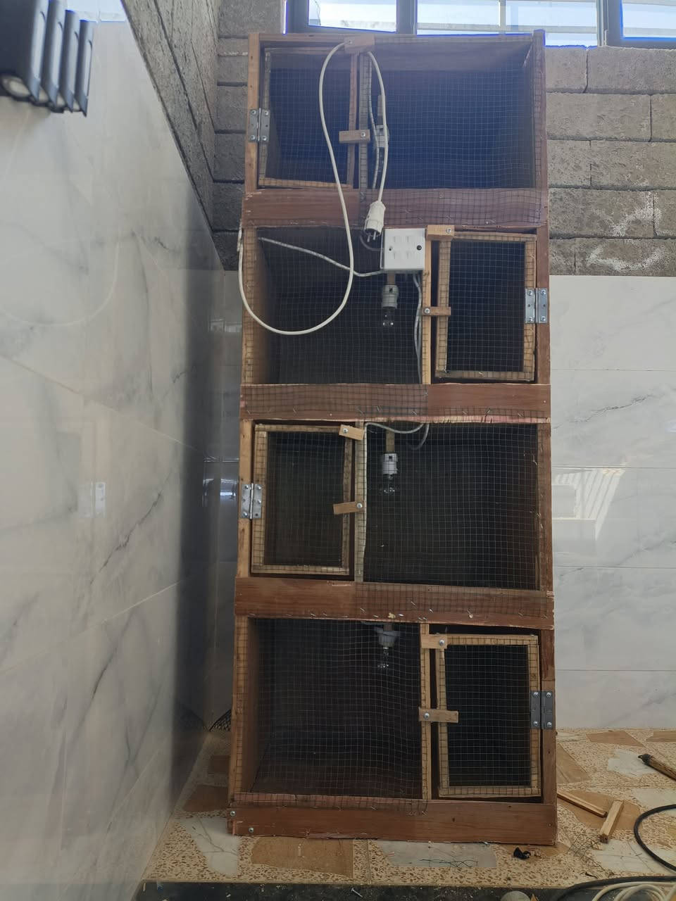 حاضنة افراخ للبيع 
🔹أربع طوابق ارتفاع كل طابق 40 الطول 50 العرض 65 
🔹كل طابق يحتوي على كلوب هيتر مع سويج تشغيل واطفاء🎛️
🔹حاضنة جاهزة كل طابق يسع 20 تك 
🔹السعر 30 الف وبيها مجال
📞***********
📍 العنوان الموصل حي المطاحن

