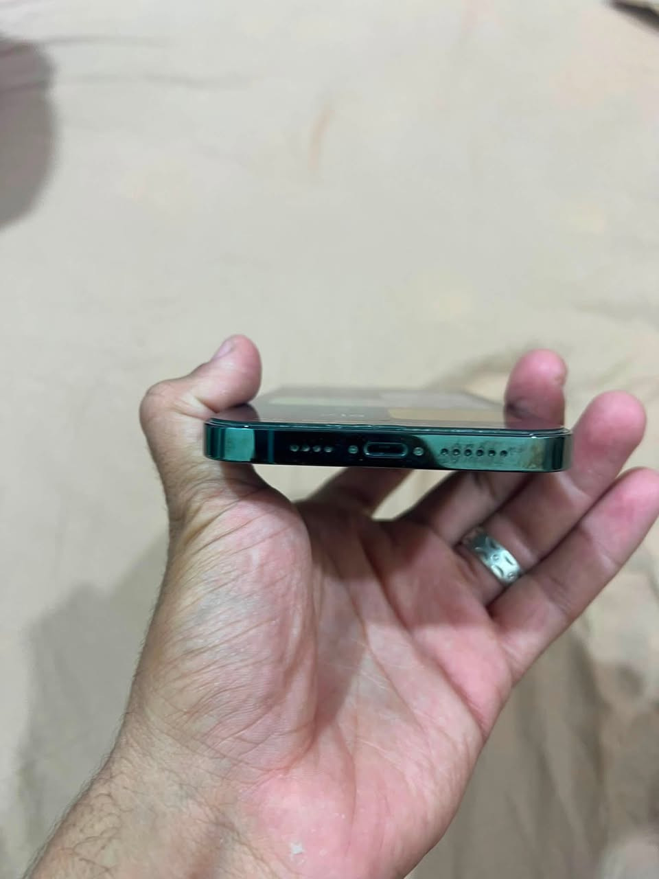 ‏السلام عليكم جهاز iPhone 13 Pro ماكس بطارية 94 جهاز جديد السعر 700 رقم الهاتف***********
