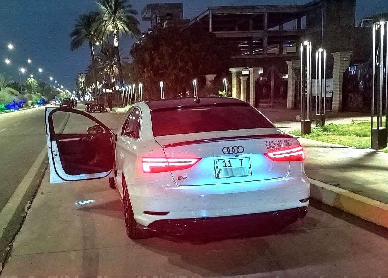 السلام عليكم
اودي  A3  بنوراما
موديل   2019
الفئه RS3 Sedan 
محرك 2000 سي سي
حادثها جاملغ امامي ايسر
بدون ايرباك 
وبعد مواصفات هواي بيها معروفه
السعر 140 $
‏***********
