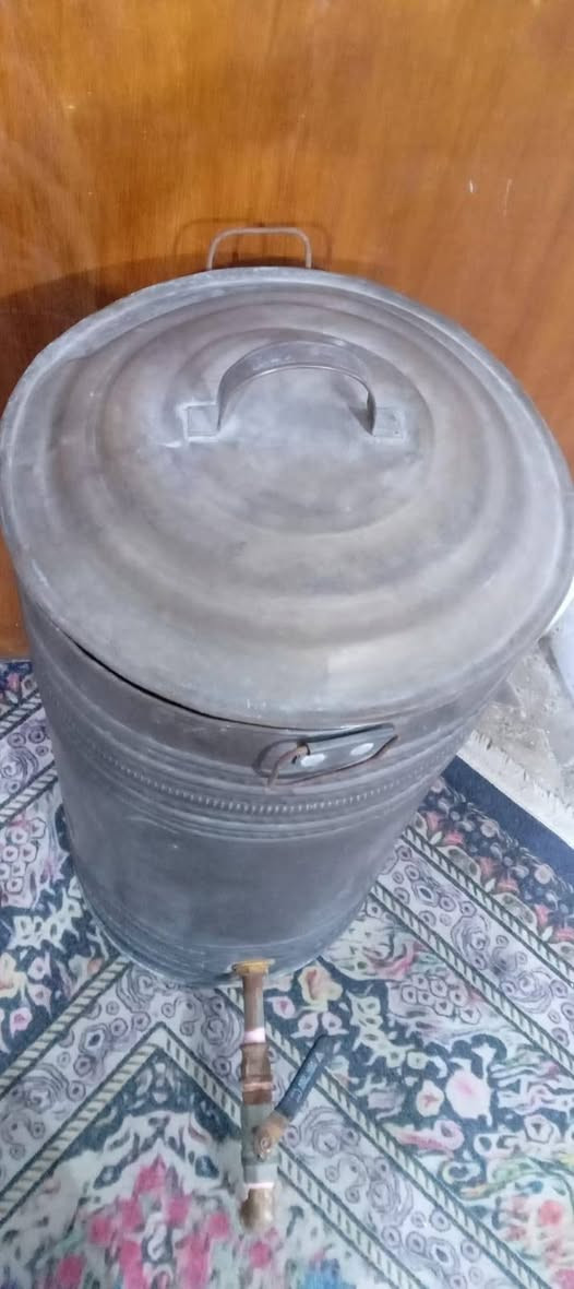 السلام عليكم من رخصة الادمن مجموعة نحاسيات للبيع مع سموار ماء نظيف جدا
تواصل عبر الرقم ***********
