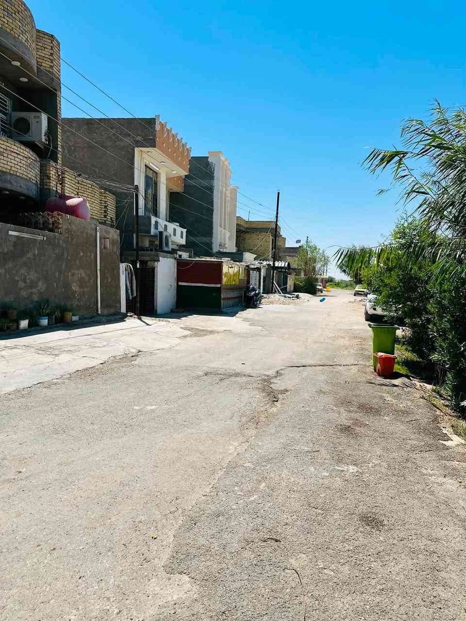 سلام عليكم
دار للبيع 

📐 المساحة: 200 متر مربع

🏠 بناء حديث – طابقين

🔹 الطابق الأرضي:

• غرفتان كبيرتان

• استقبال

• مطبخ

• صالة

• خدمات

• حمام بمساحة 4 × 2 متر

🔹 الطابق الثاني:

• غرفة كبيرة بمساحة 7 × 5 متر

• غرفة بمساحة 5 × 4.5 متر

• صالة

• حمام

🔹 المميزات:

• سطح للطابق الأول

• سطح للطابق الثاني

• بناء حديث

• مساحات واسعة مناسبة للعائلات

• موقع مميز قريب من المدرسة والخدمات

•مخزن خارجي ويصلح كراج سياره

📍 العنوان: التاجي – زراعي الحسن العسكري – قرب مدرسة التاجي الابتدائية شارع كاضم شمام العيساوي 

📞 للاستفسار ومعرفة السعر: يرجى التواصل على الخاص أو عبر الرقم ‭***********‬
