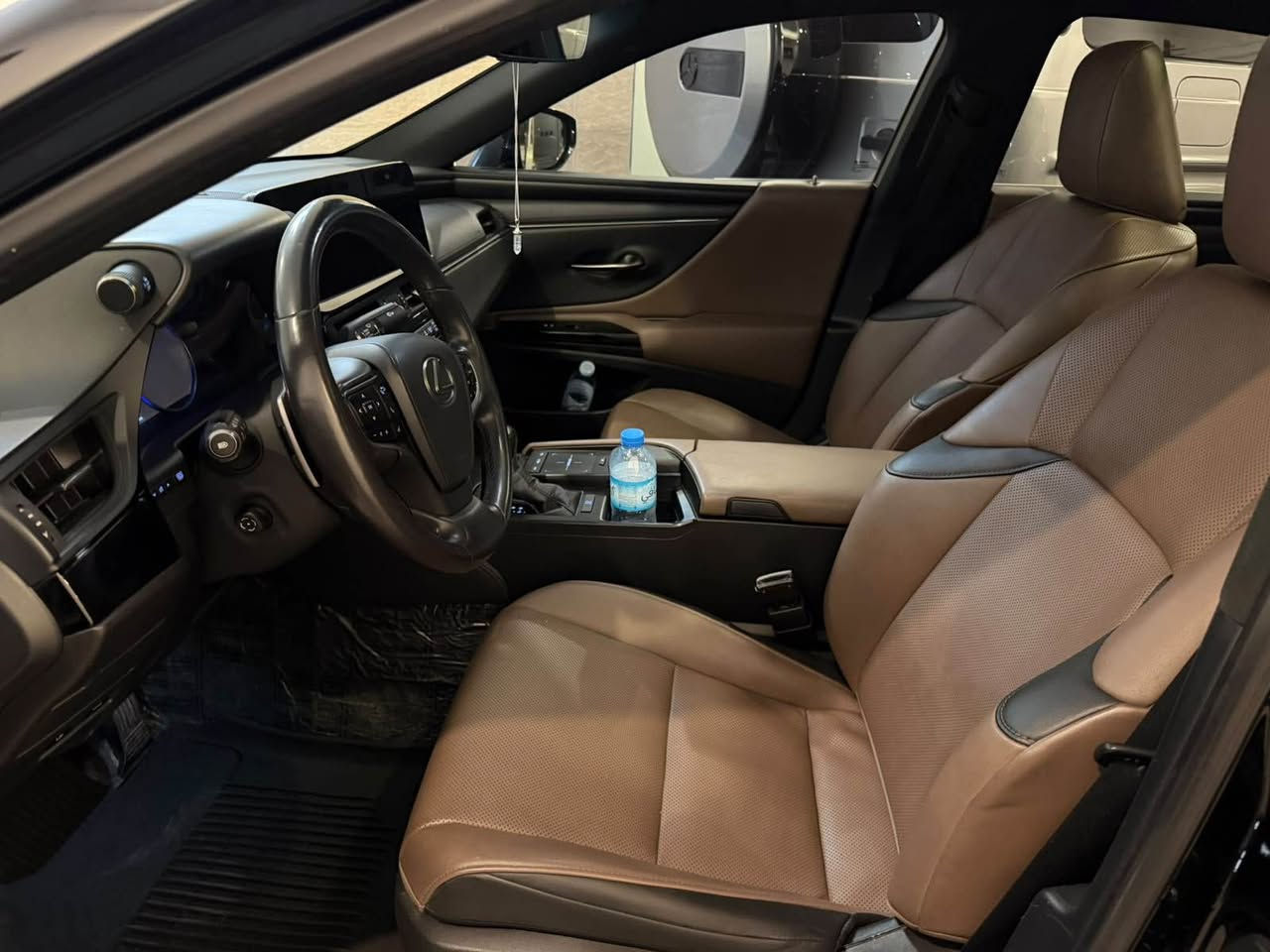 Lexus ES350 2022 

فوول مواصفات

80هزار ريڤه چوي 

2ده رگه هـ كلئر امريكا بدون دواخل بدون ارباگ بدون معجين

گئر محرك كهربائي ارباك شرط

سعر 278 و مجال

عنوان دهوك

رقم موبايل ***********                whatsapp+korek دهوك, العراق
