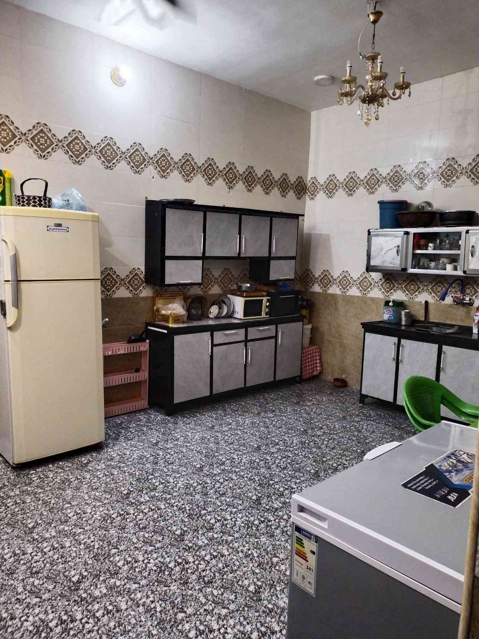 الدارللبيع حديث البناء المعاره قرب البزل شارع ابو عقيل المختار يبعد عن الشارع 80متر زراعي 25يحتوي على غرفتين نوم وصاله وستقبال ومطبخ المساحه 190م البيت جاهز السعر 60بي مجال الاستفسار ***********
