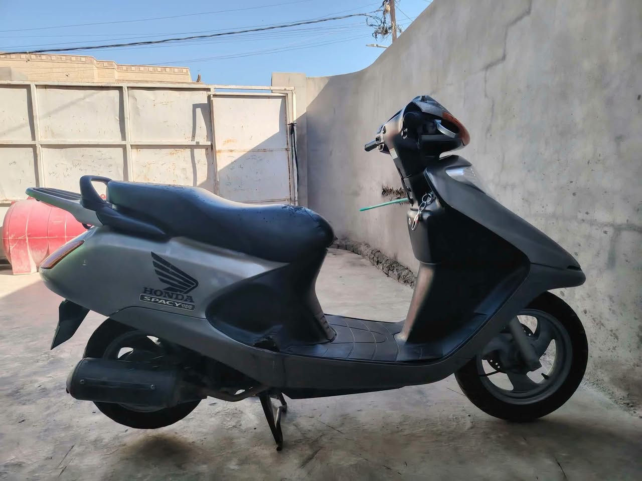 💎السلام عليكم ورحمة الله وبركاته 👋👋
💎شباب الماطور معروض للبيع 🏍️🏍️🏍️
💎نوع الدراجة هوندا سبيسي ياباني
الدراجة شلعة ومعدل اتخبل جوه ال100 شرط
دراجة ناعسة ورزنة شرط طبة 
اللون زيتوني طافي مميز
👈 موديل حديث 
💎المحرك بشرط محرك برغي مامفتوح ✔️
💎ماتصرف عليه ربع غير ال ((دهن))وال ((بانزين))
💎السعر بلاش /550 الف مجال بسيط حك الجيه للشراي 
💎مكاني موصل ايسر 
💎شباب رجاءً مايعجبك السعر اعبر المنشور وكلشي
💎اتلكي بلسوك
💎📞0⃣7⃣7⃣5⃣8⃣5⃣8⃣7⃣8⃣5⃣5⃣
💎الشراي يتصل بيك خير وتدلل
