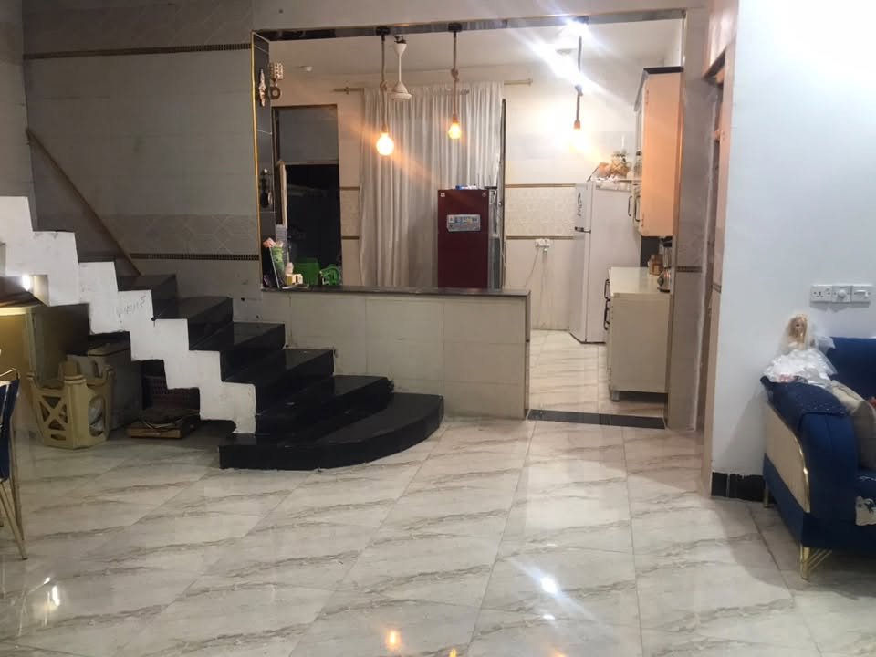 السلام عليكم بيت طابو زراعي ٢٥ كونكريت مسلح رباط صب مسلح بناء حديث طابوك يتكون من استقبال ٧في ه وصاله ١٠في ٥ ومطبخ ٥في٤ وغرفه ٥ونص في٥ وغرفه ثانيه بس اساس وحمام ٣ في ٢ونص وكلدور مكان خلف كوفي الزعيم ع شارعين مجاور الاستاذ داود الاسطه للاستفسار ***********
